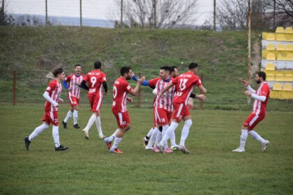 primele clasate in liga a iv a au incheiat cu victorii meciurile din etapa de sambata 69d14c7c22192