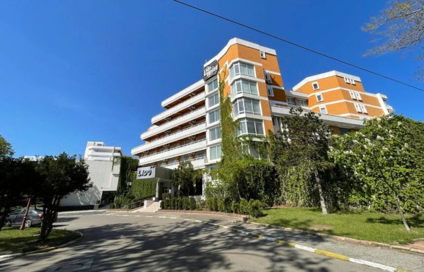 rasturnare de situatie primaria constanta recastiga in instanta terenul de la hotel lido din mamaia 69cdb64aeb284