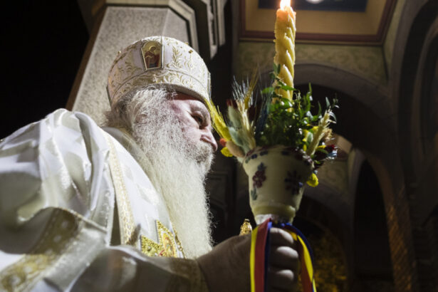 sfanta lumina ajunge sambata in romania cu o cursa speciala de la ierusalim 69d3b52d16e84