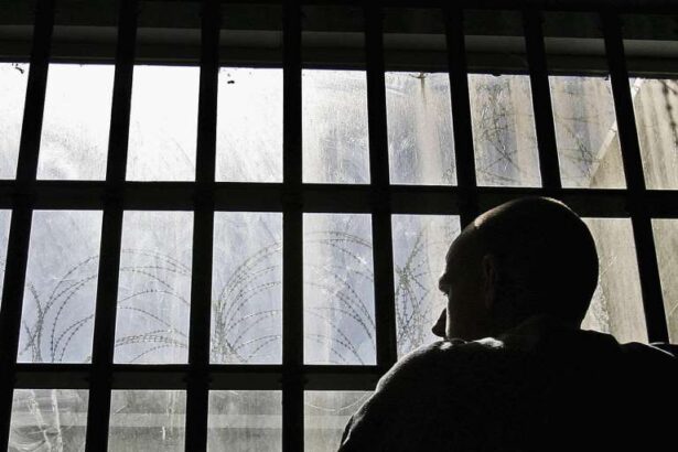 traficant de droguri la 64 de ani pe litoral a impuscat peste 10 ani de inchisoare 69d58a07b4173