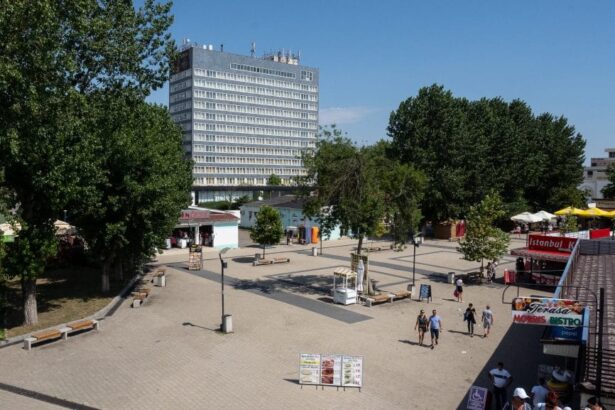 un nou proiect imobiliar in zona perla ce se construieste pe locul fostului bazin 69d0408a093f4