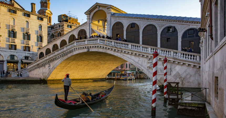 venetia reintroduce taxa de 10 euro pentru turistii care viziteaza orasul o zi 69cf84de2d265