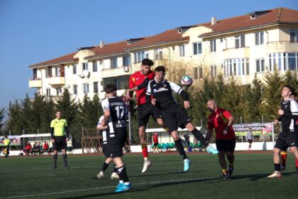 victorii pe linie pentru liderele celor trei serii din liga a v a in etapa de duminica 69d4debc01330