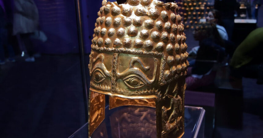 video au fost recuperate coiful de la cotofenesti si bratarile dacice furate din muzeul drents din olanda 69ce36e690683