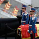 video fanii ii pot aduce un omagiu lui mircea lucescu azi la arena nationala legendarul antrenor inmormantat vineri cu onoruri militare 69d74ab34bfec