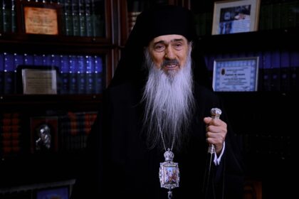 video ips teodosie mesaj de paste pentru credinciosi sa ne imbracam sufletul in lumina lui hristos sa fim buni si iertatori 69d7b5dfb7ce5