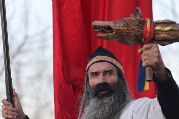 videofoto perchezitii in capitala intr un dosar de extremism online stegarul dac vizat dupa un clip cu salut nazist si imaginea lui eminescu 69cd21289a103