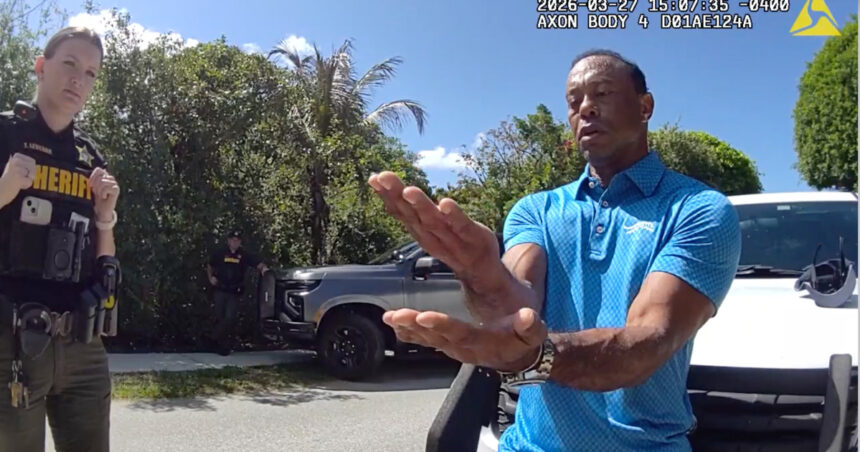 videofoto tiger woods la telefon cu donald trump dupa accident surprins de camera politiei 69cf68c08d50d