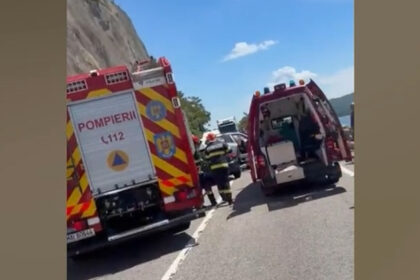 accident rutier grav in mehedinti au fost implicate 3 masini un om a murit si 3 au fost raniti 6a0711c0ab5b0