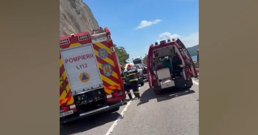 accident rutier grav in mehedinti au fost implicate 3 masini un om a murit si 3 au fost raniti 6a0711c0ab5b0