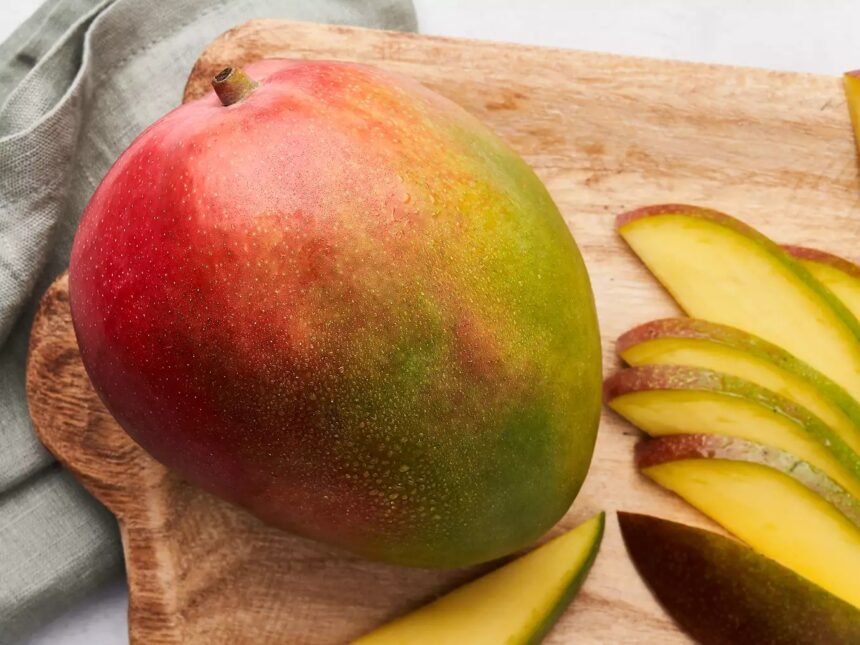 adio mere se poarta mango nu e o gluma peste 1 600 de elevi din constanta vor primi fructul exotic la scoala 6a00fd7c9ced4