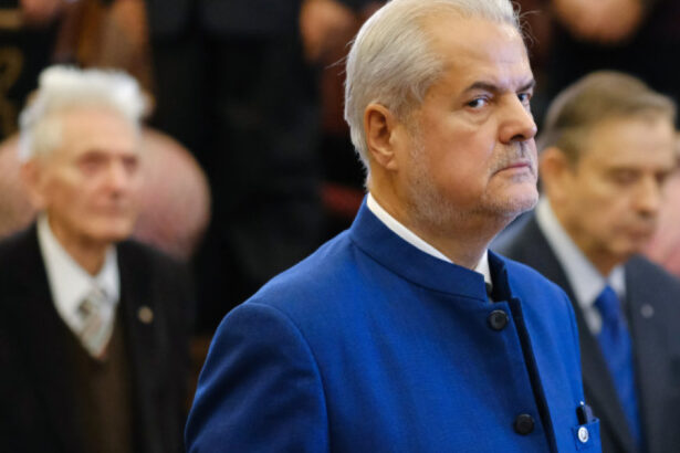 adrian nastase sustine ca corneliu coposu i ar fi propus sa fie candidatul pntcd la prezidentiale in 1992 reactia fundatiei coposu 6a171aac4f821