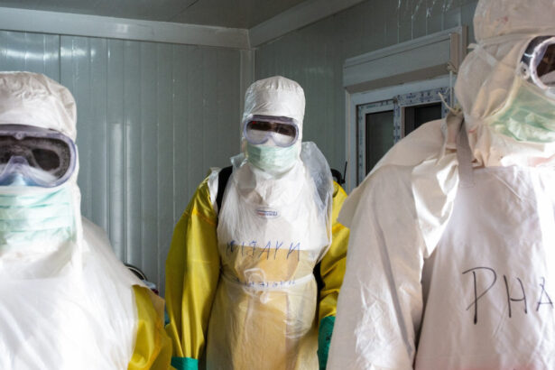 alerta de ebola in africa oms declara urgenta internationala dupa cazurile din uganda si congo 6a0978c872393