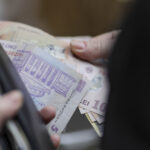 alocatiile si indemnizatiile pentru cresterea copilului intra de maine pe carduri cand ajung banii prin posta 69fc972287a6f