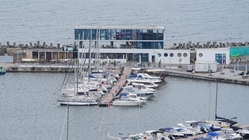 ambarcatiune de agrement scoasa la licitatie la cererea societatii care administreaza portul turistic tomis 6a18b88918103