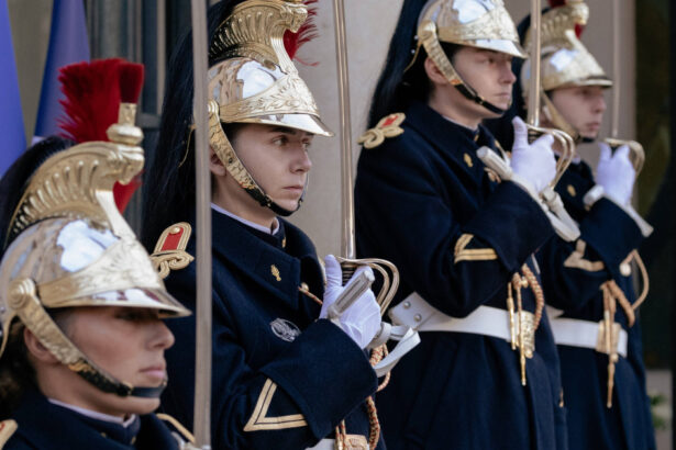 analiza cel mai nepopular presedinte al frantei se pregateste de o revenire la palatul elysee 6a0e868b26a26