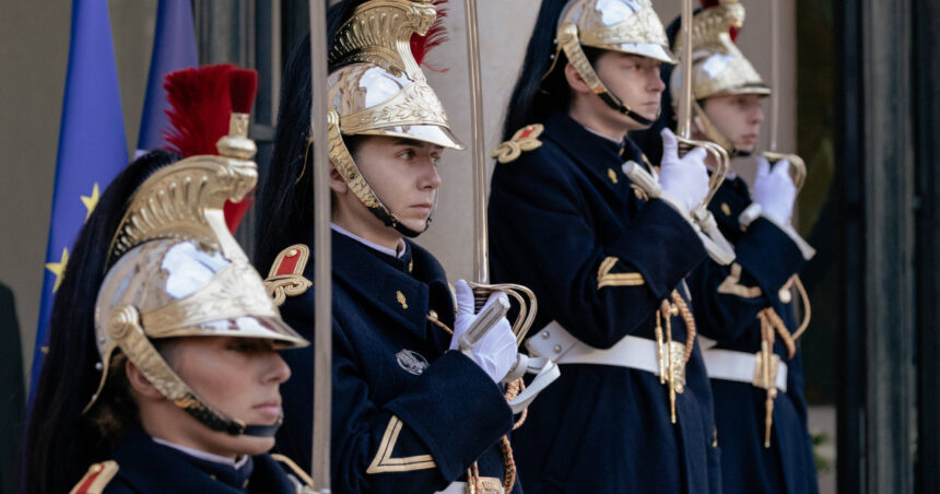 analiza cel mai nepopular presedinte al frantei se pregateste de o revenire la palatul elysee 6a0e868b26a26