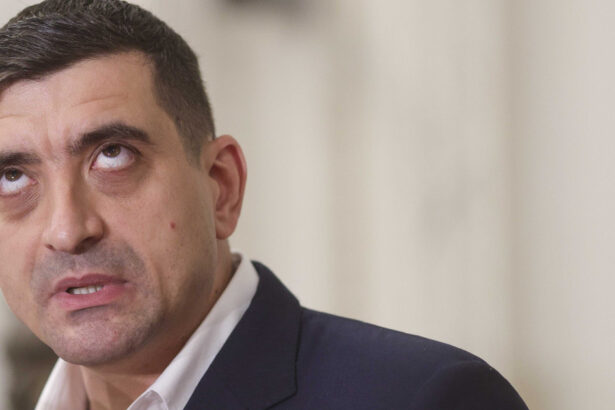 aur cere presedintelui dan desemnarea de urgenta a unui premier apeleaza la un tertip neconstitutional 69fc8dd37ff62