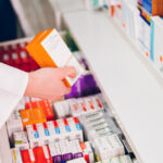 avertismentul doctorilor despre medicamentele expirate ce riscuri ascund pastilele uitate in sertar 6a0800a7d31ba