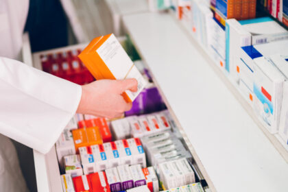 avertismentul doctorilor despre medicamentele expirate ce riscuri ascund pastilele uitate in sertar 6a0800a7d31ba