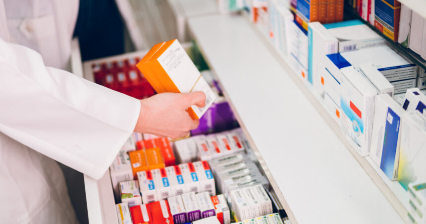 avertismentul doctorilor despre medicamentele expirate ce riscuri ascund pastilele uitate in sertar 6a0800a7d31ba