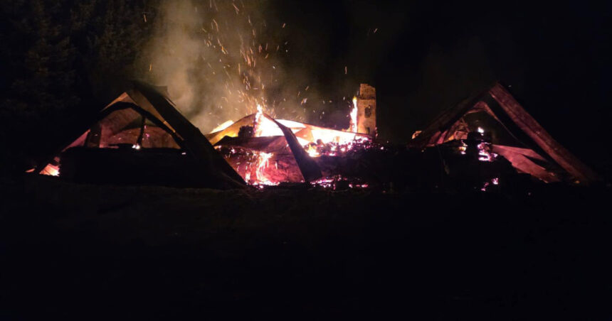 cabana gentiana din retezat un reper pentru turisti si iubitori ai muntelui a fost mistuita de un incendiu 69ff331a3b08b