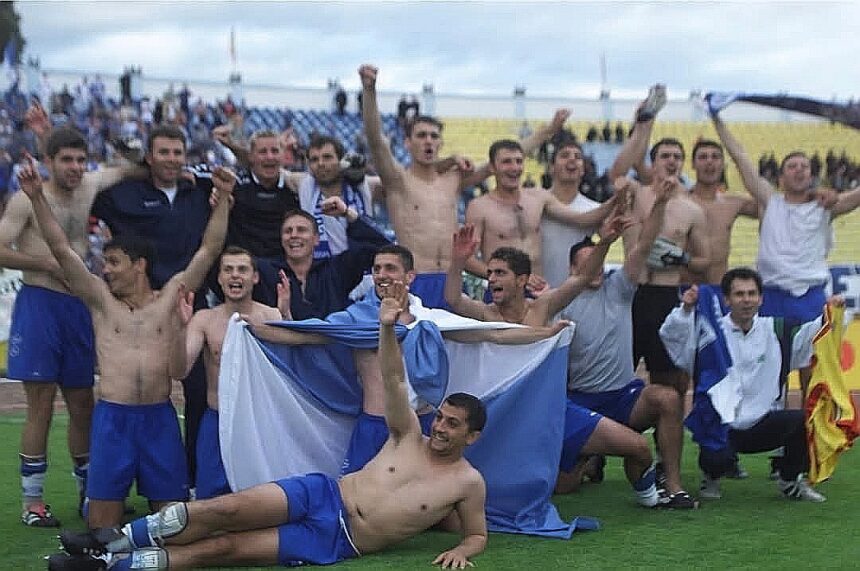 ce initiativa tribuna b da un exemplu pentru alb albastri la returul cu chindia 6a1701a5709ea