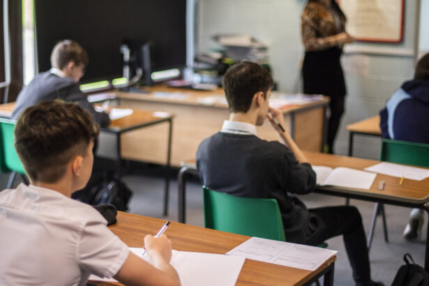 ce s ar putea schimba pentru elevii de liceu ministerul educatiei a pus in consultare 175 de programe scolare noi 6a0ee8fd7ff0f