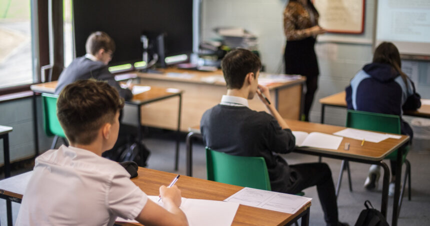 ce s ar putea schimba pentru elevii de liceu ministerul educatiei a pus in consultare 175 de programe scolare noi 6a0ee8fd7ff0f