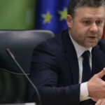 ciucu spune ca angajati stb isi iau concedii medicale si apoi sunt rechemati ca sa ia mai multi bani pe ore suplimentare 6a01cb9139e60
