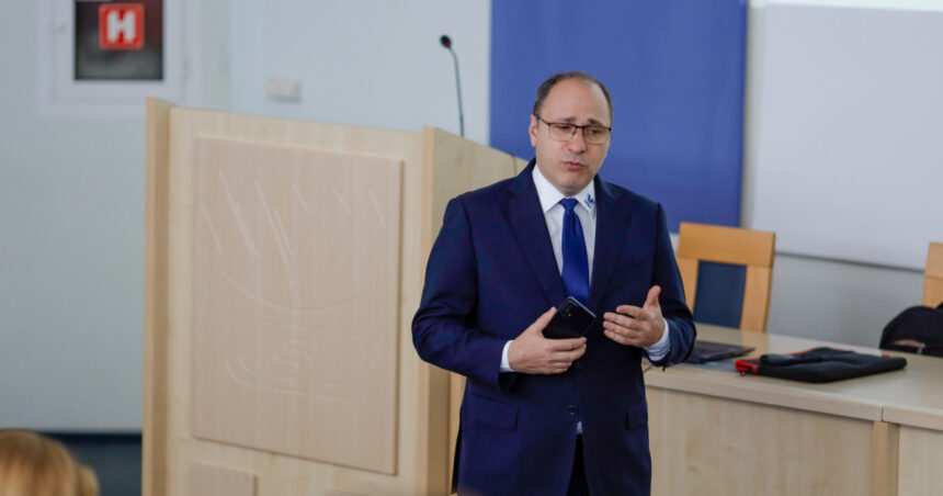 exclusiv sport arta si voluntariat solutia ministrului educatiei pentru combaterea consumului de droguri in scoli 6a0b0612268b6