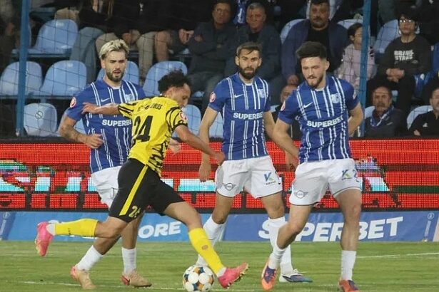 farul a terminat play out ul in genunchi si merge in barajul pentru evitarea retrogradarii 6a0c214660a75