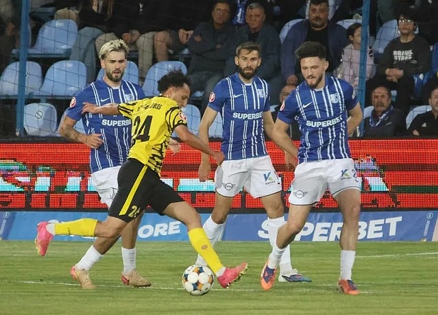 farul a terminat play out ul in genunchi si merge in barajul pentru evitarea retrogradarii 6a0c214660a75