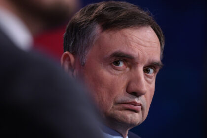 fostul ministru fugar al justitiei din polonia aflat in exil in ungaria a ajuns in sua donald trump i ar fi aprobat personal viza 6a00f8a008409