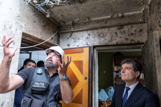 galerie foto presedintele nicusor dan in vizita la persoanele afectate de explozia cauzata de drona ruseasca 6a1a18242f0e2