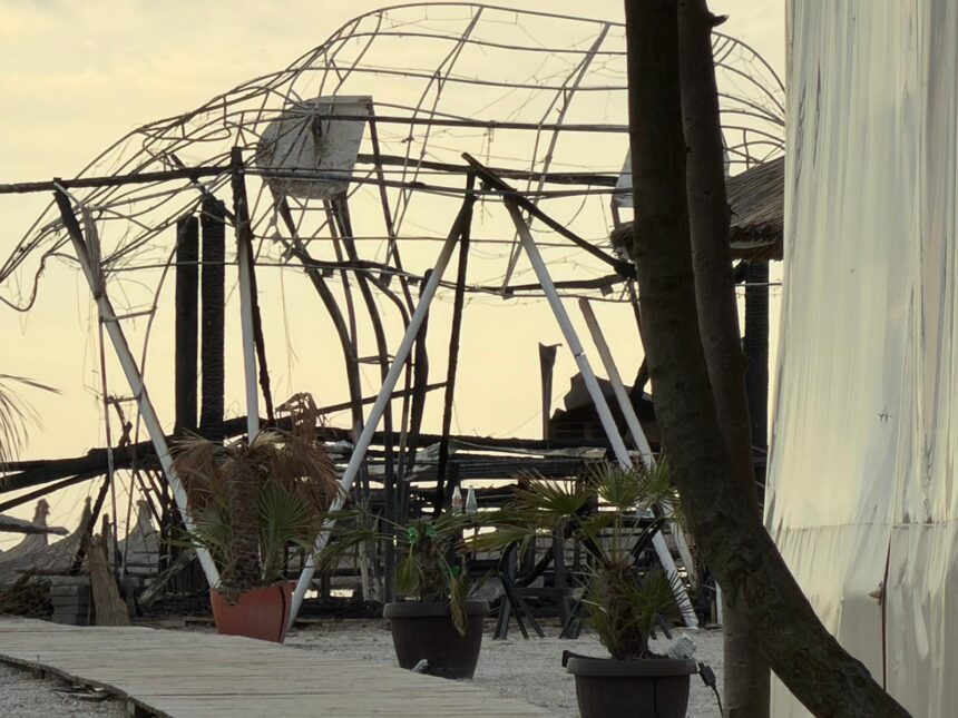 galerie foto video dezastru in mamaia imaginile de dupa incendiul care a mistuit clubul argo 6a0d5603b66c7