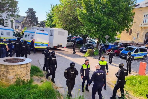 galerie fotovideo mascatii au impanzit palatul de justitie baietii din km 4 5 adusi la instanta 6a0c0103e8b62