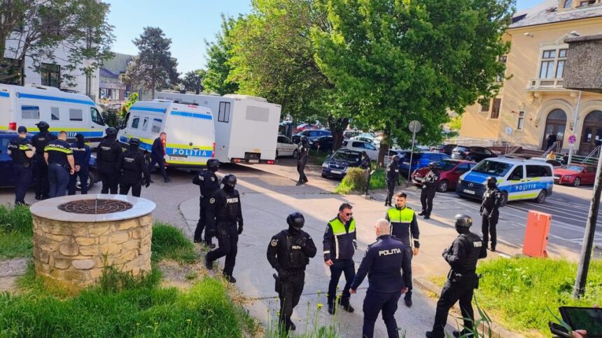 galerie fotovideo mascatii au impanzit palatul de justitie baietii din km 4 5 adusi la instanta 6a0c0103e8b62