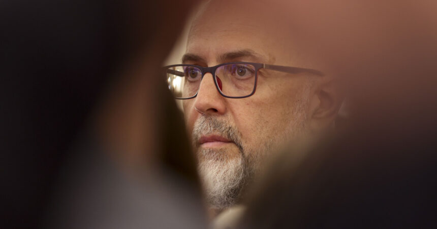 kelemen hunor pnl usr psd s au legat de cate un stalp cum se vor misca de la acel stalp vom vedea ar trebui sa mai cedeze 6a0217c5de483