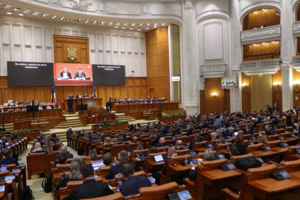 mai mult de doua treimi dintre romani considera ca este momentul schimbarii complete a clasei politice sondaj 6a16ab4d04e7a