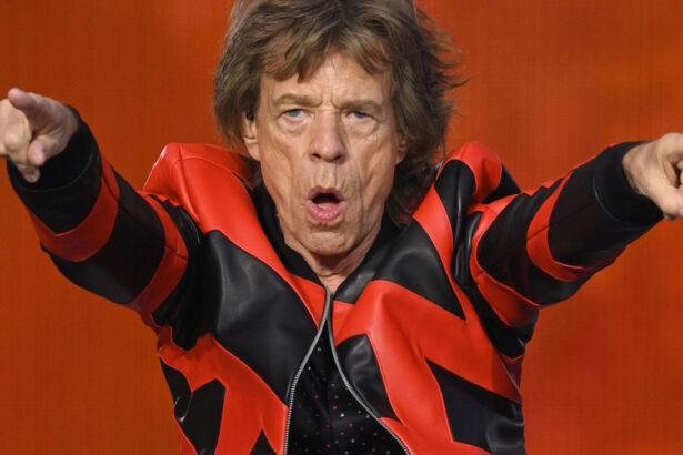 o petrecere la care participa starul mick jagger a fost oprita de politia italiana din cauza unei reguli neobisnuite 6a12b1c801f3e