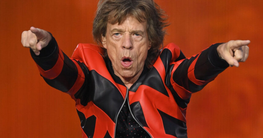 o petrecere la care participa starul mick jagger a fost oprita de politia italiana din cauza unei reguli neobisnuite 6a12b1c801f3e