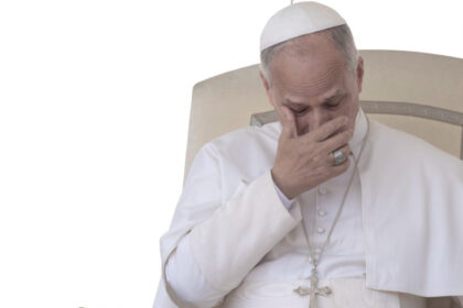 papa leon a sunat la banca sa isi schimbe adresa angajata a crezut ca este o farsa si i a inchis telefonul in nas 69fc65eb1f3a7