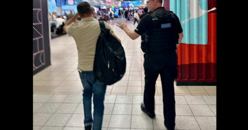 pasagerul unei curse aeriene londra luton bacau dat jos din avion dupa ce a furat ochelari de soare din duty free 6a18b726e610e