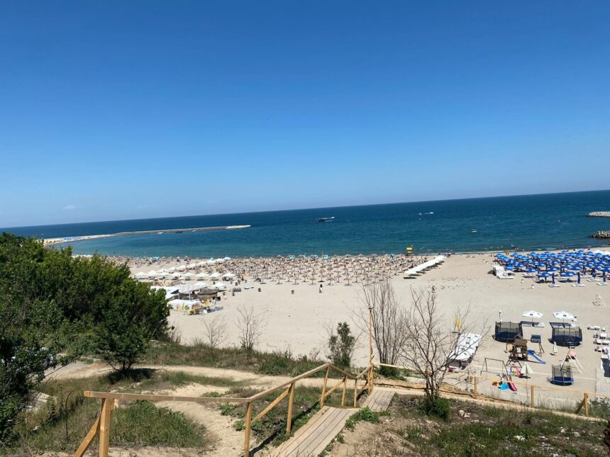 patronul cofetariei bel eclair a construit un beach bar fara autorizatie pe un subsector de plaja din constanta 6a117f8f1951b