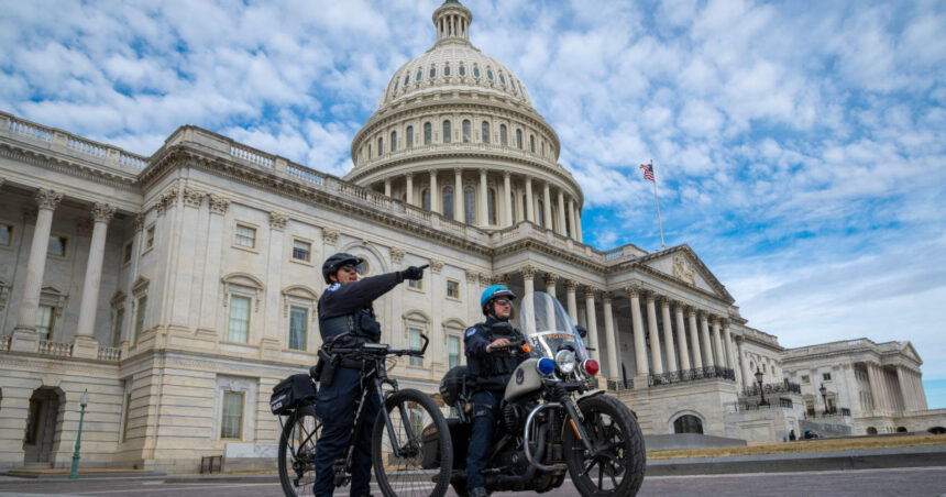 politisti de la capitoliu cer in instanta blocarea fondului de 18 miliarde de dolari creat de trump 6a0e241d5cb5f