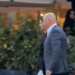 premierul ilie bolojan aplaudat in cetatea oradea la iesirea dintr un restaurant 6a00b9554a140
