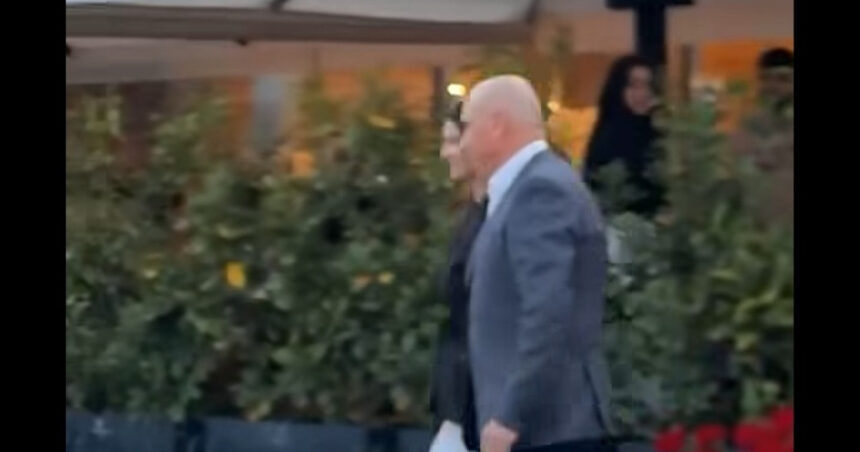 premierul ilie bolojan aplaudat in cetatea oradea la iesirea dintr un restaurant 6a00b9554a140