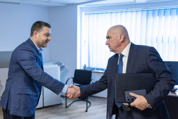 primarul ciprian ciucu a discutat cu ilie bolojan despre preluarea elcen pentru ca bucurestiul sa nu mai stea iarna in frig 6a0ed05d8b8a3