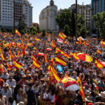 proteste in madrid la resedinta premierului pedro sanchez manifestantii au fortat cordonul de securitate 6a11c0b70c313